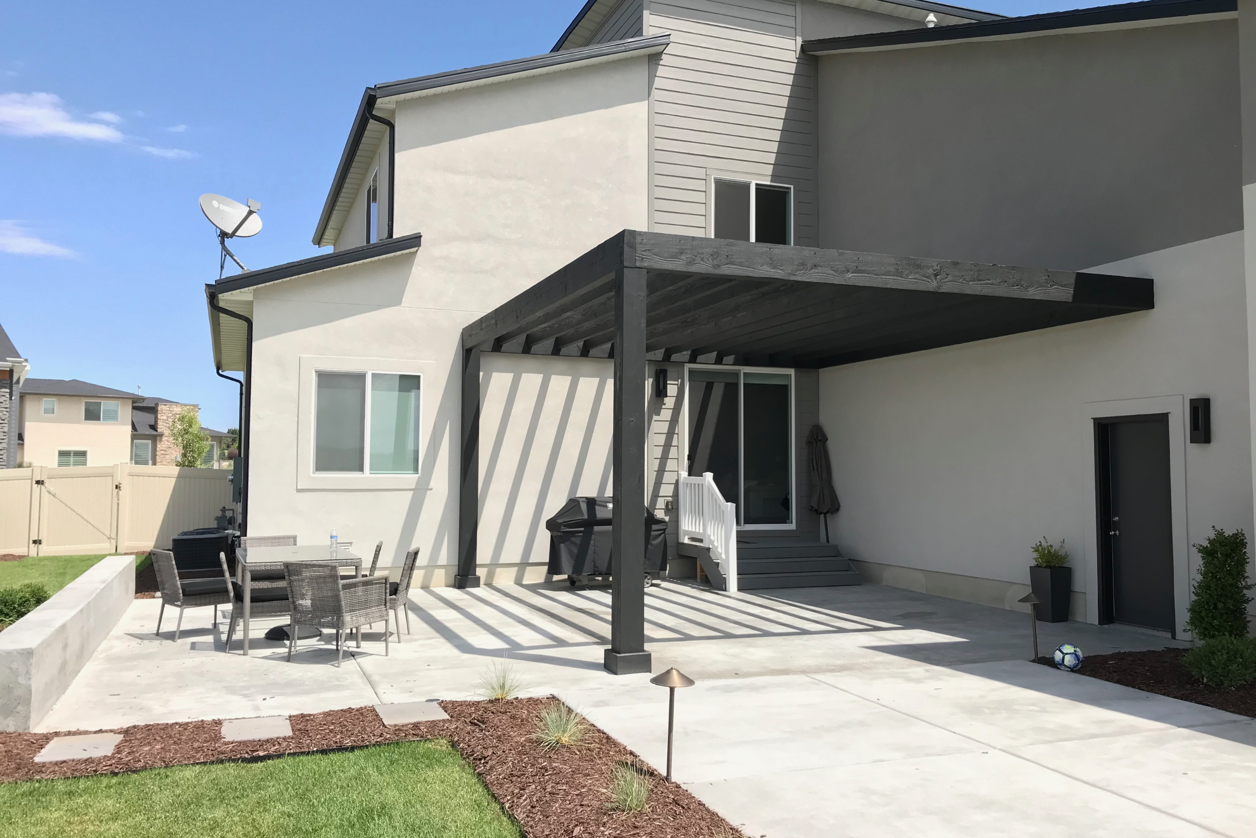 Wright Timberframe Pergola in Graphite Black