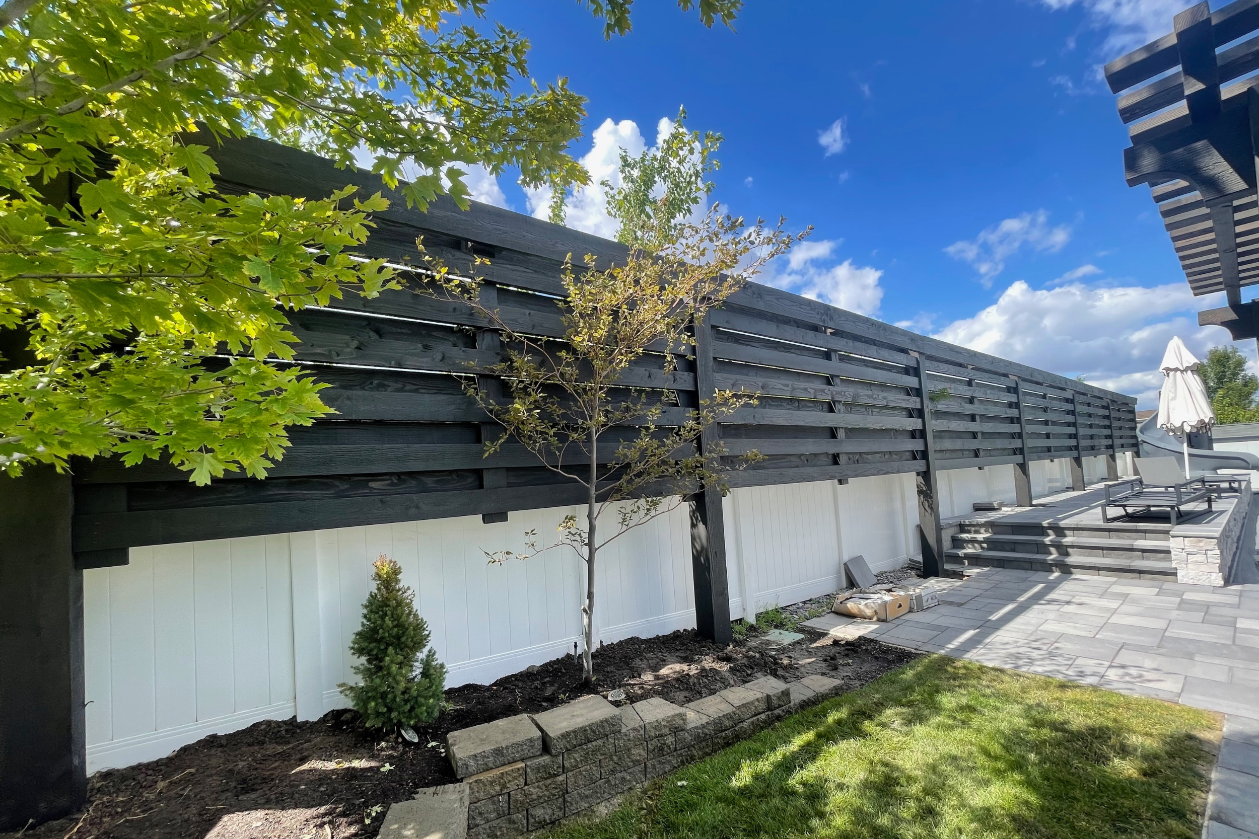 Wright Timberframe Trellis in Charcoal Black