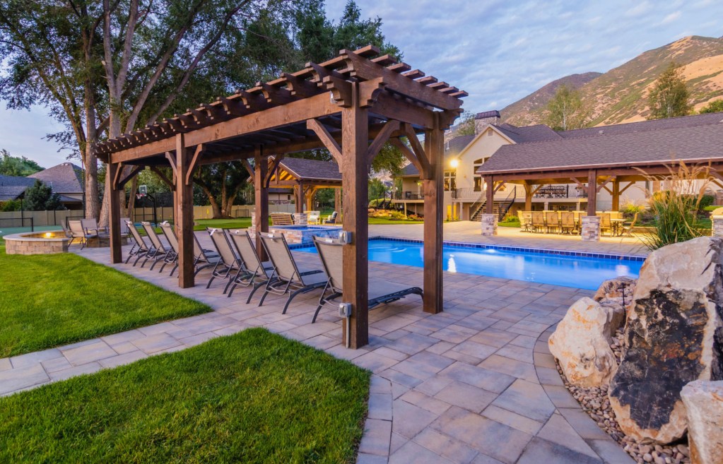 Freestanding Pergola